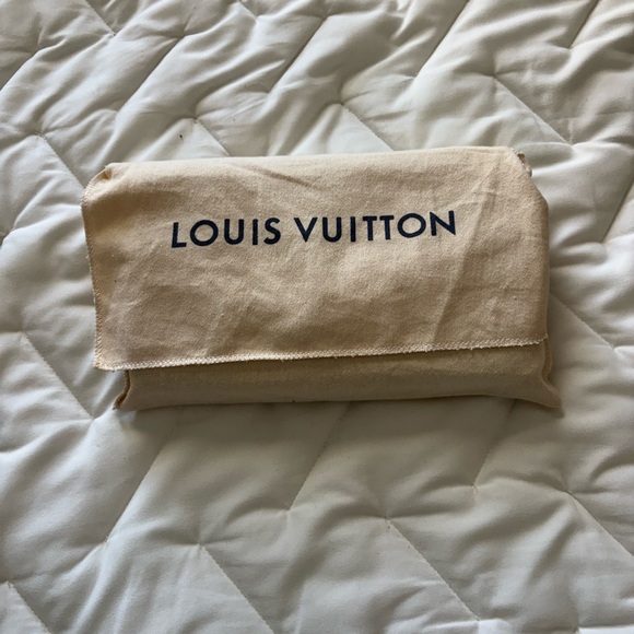 Louis Vuitton Black Monogram Crossbody Bag with Gold Chain - Picture 2 of 8